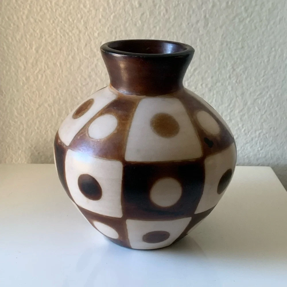 Geometric Print Vase - Picture 3 of 5